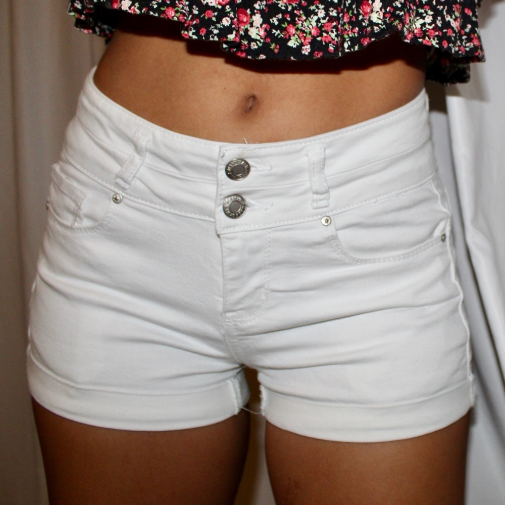 white jeans short